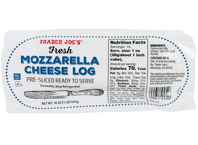 Το φρέσκο κούτσουρο τυριού Mozzarella του Trader Joe