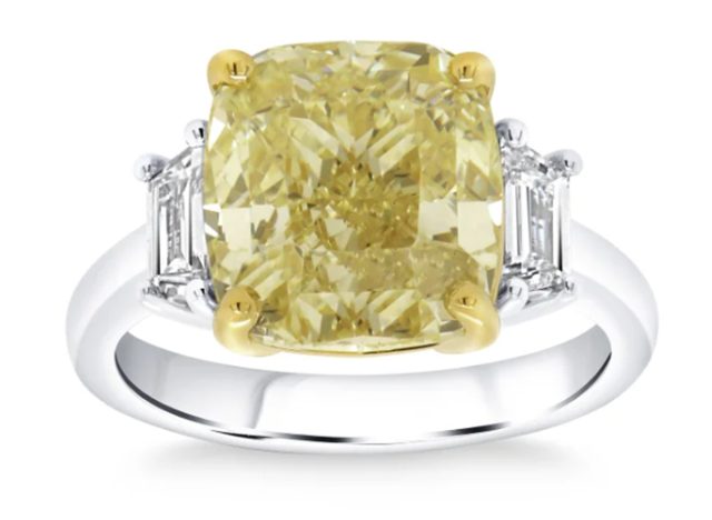 Cushion Cut 7.01 CT Center VS2 Σαφήνεια